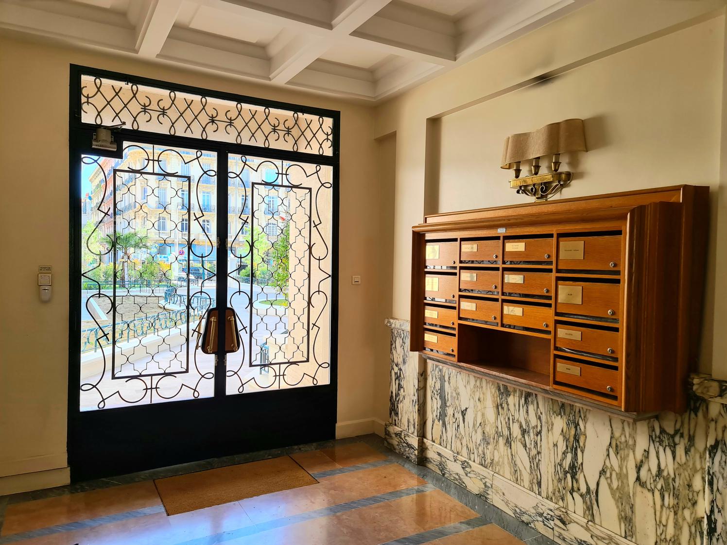 Cabinet de 12 m² avec balcon, santé des femmes, Nice — photo 4