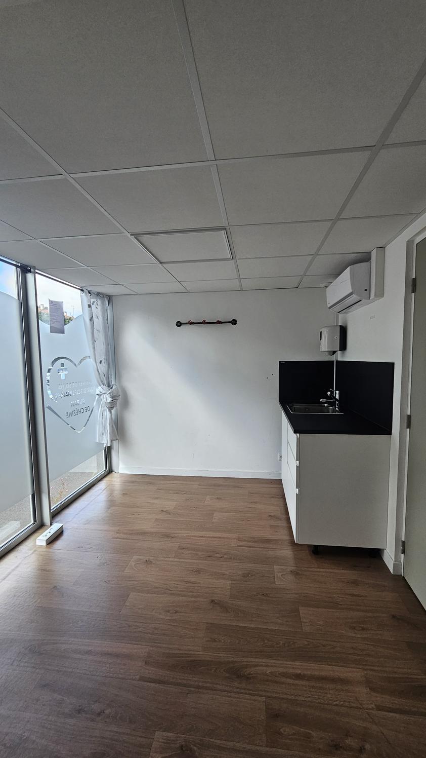Cabinet lumineux de 12 m² boulevard du Massacre, Nantes — photo 2
