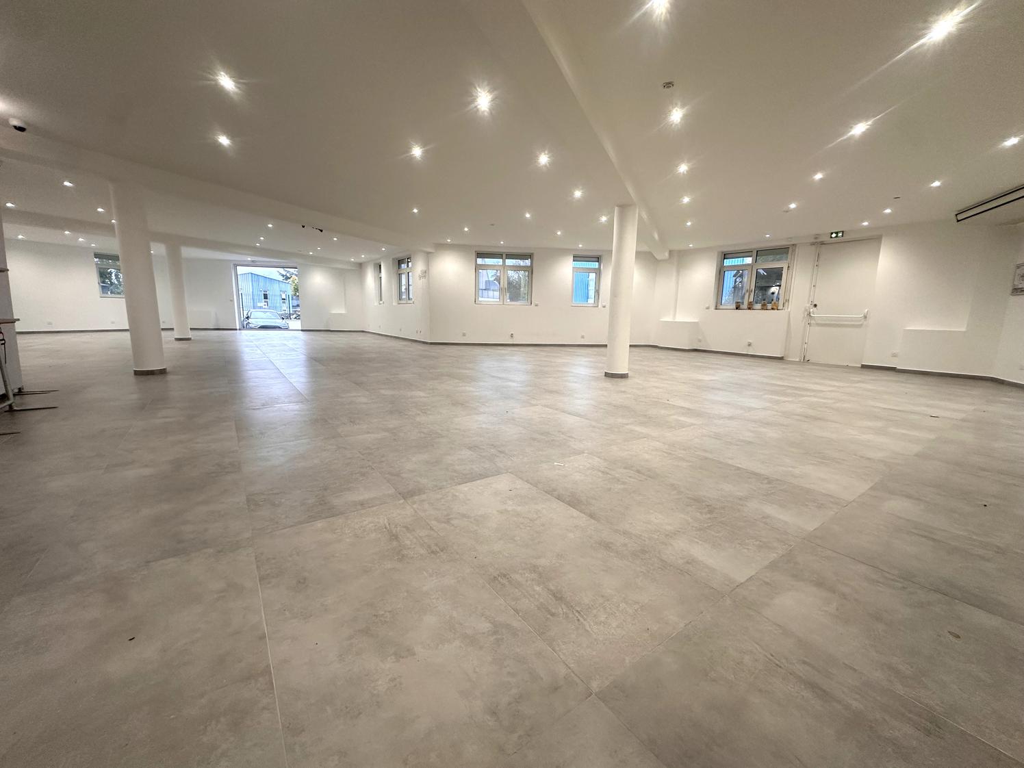 Local professionnel 220 m² — photo 2