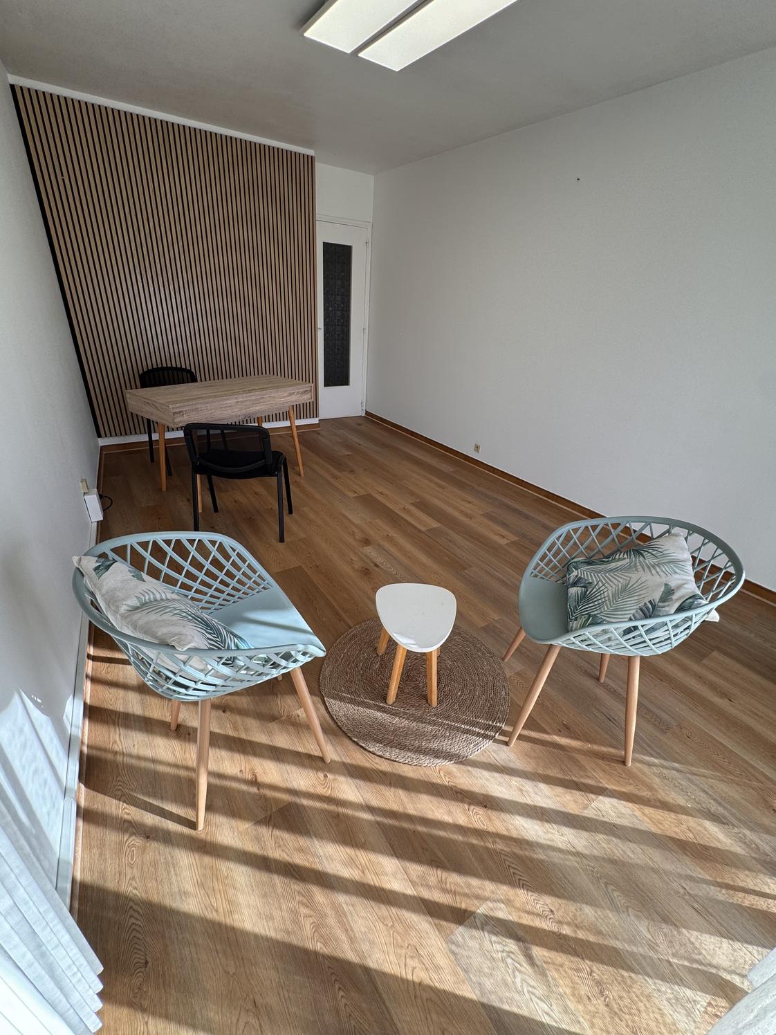 Bureau rénové de 18 m² en cabinet paramédical, Le Cannet — photo 2