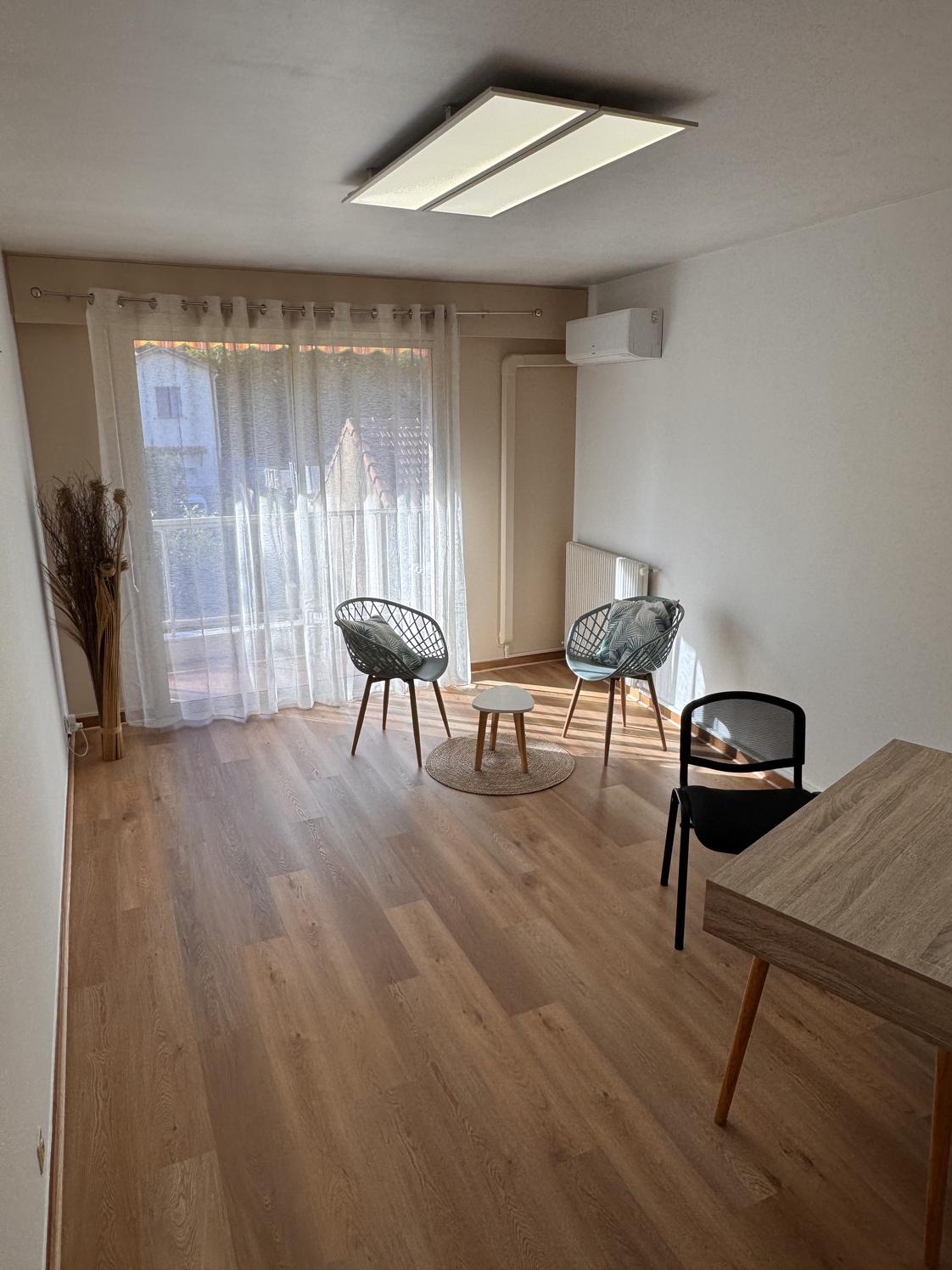 Bureau rénové de 18 m² en cabinet paramédical, Le Cannet — photo 4
