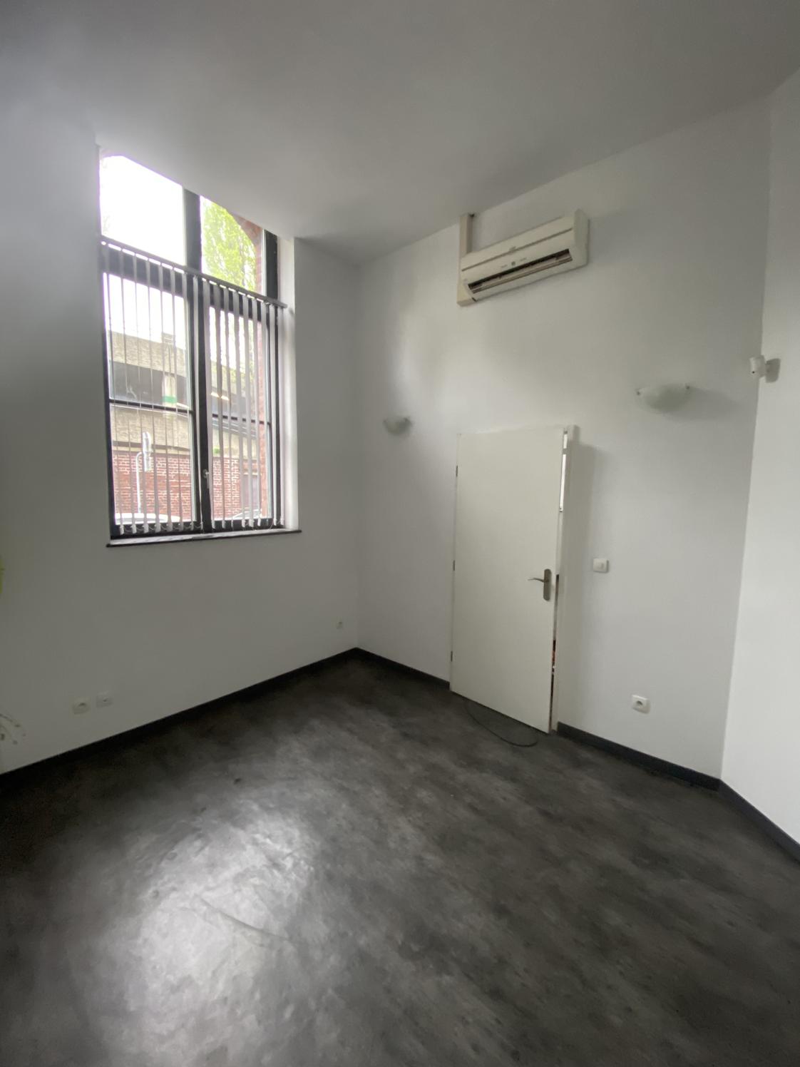 Local de 70 m² - 3 bureaux accès individuel rue et pmr — photo 4