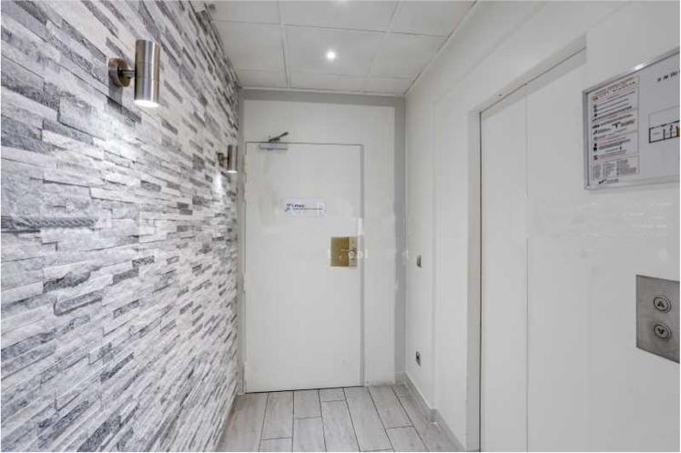 Local professionnel 80m2 - 4e étage