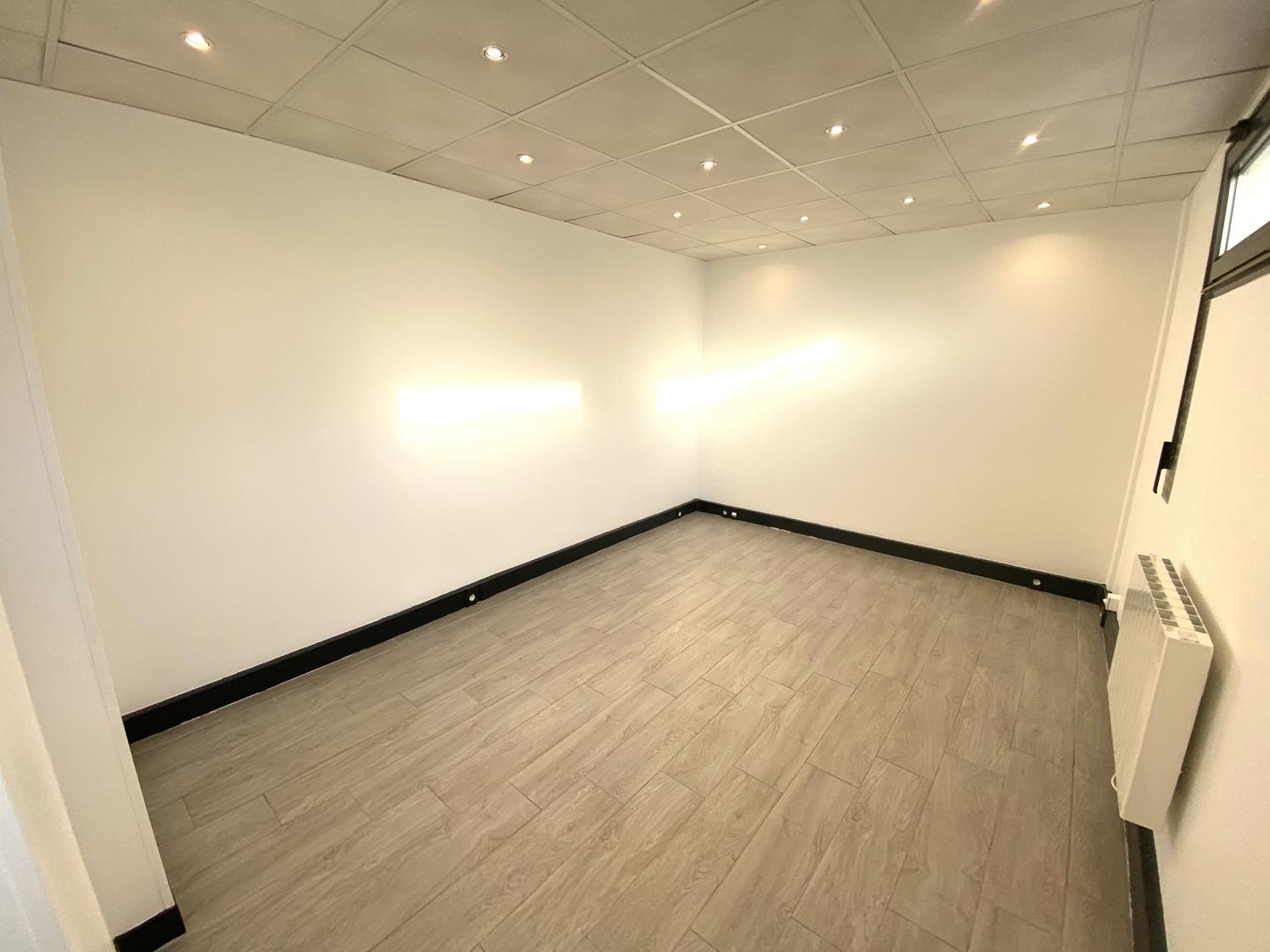 Local professionnel 80m2 - 4e étage — photo 3