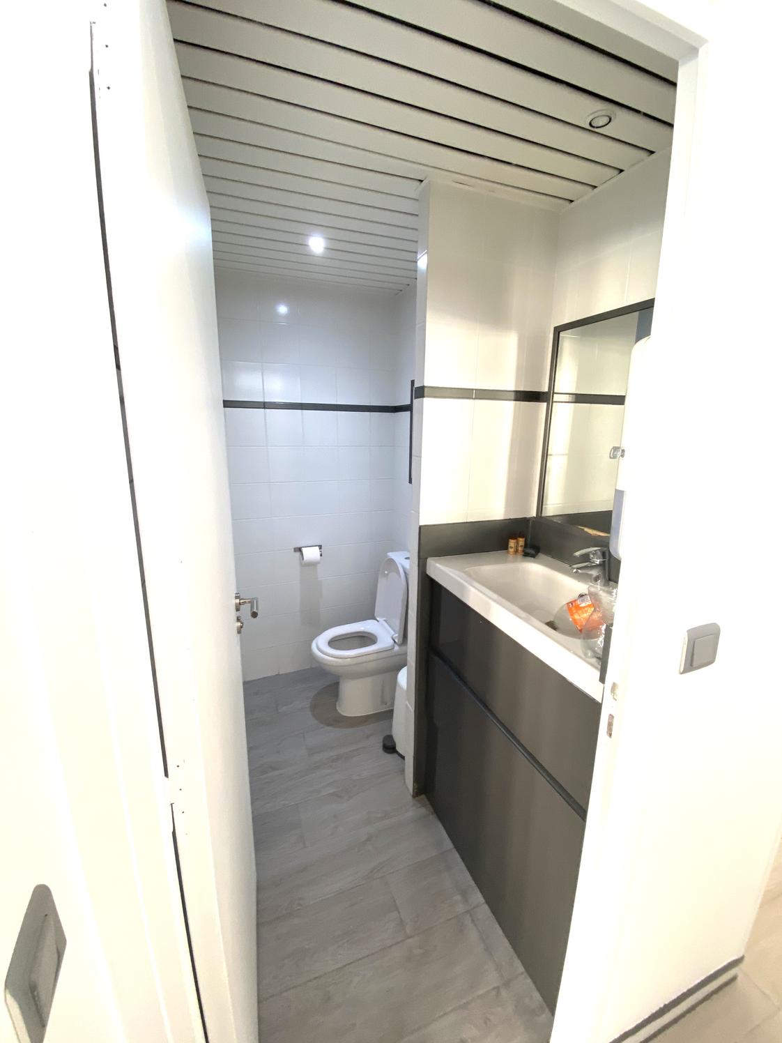 Local professionnel 80m2 - 4e étage — photo 4