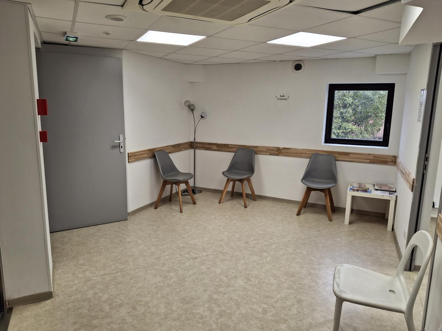 Bureau neuf de 9 m² en centre médical, Launaguet — photo 4