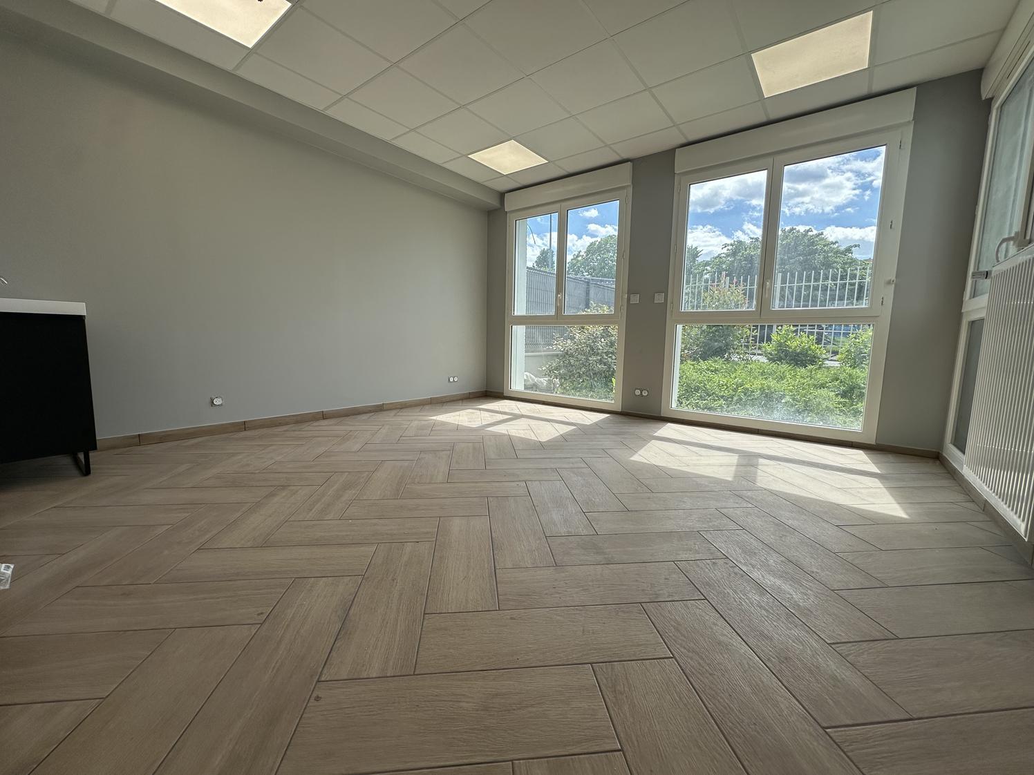 Local professionnel 80 m² indépendant