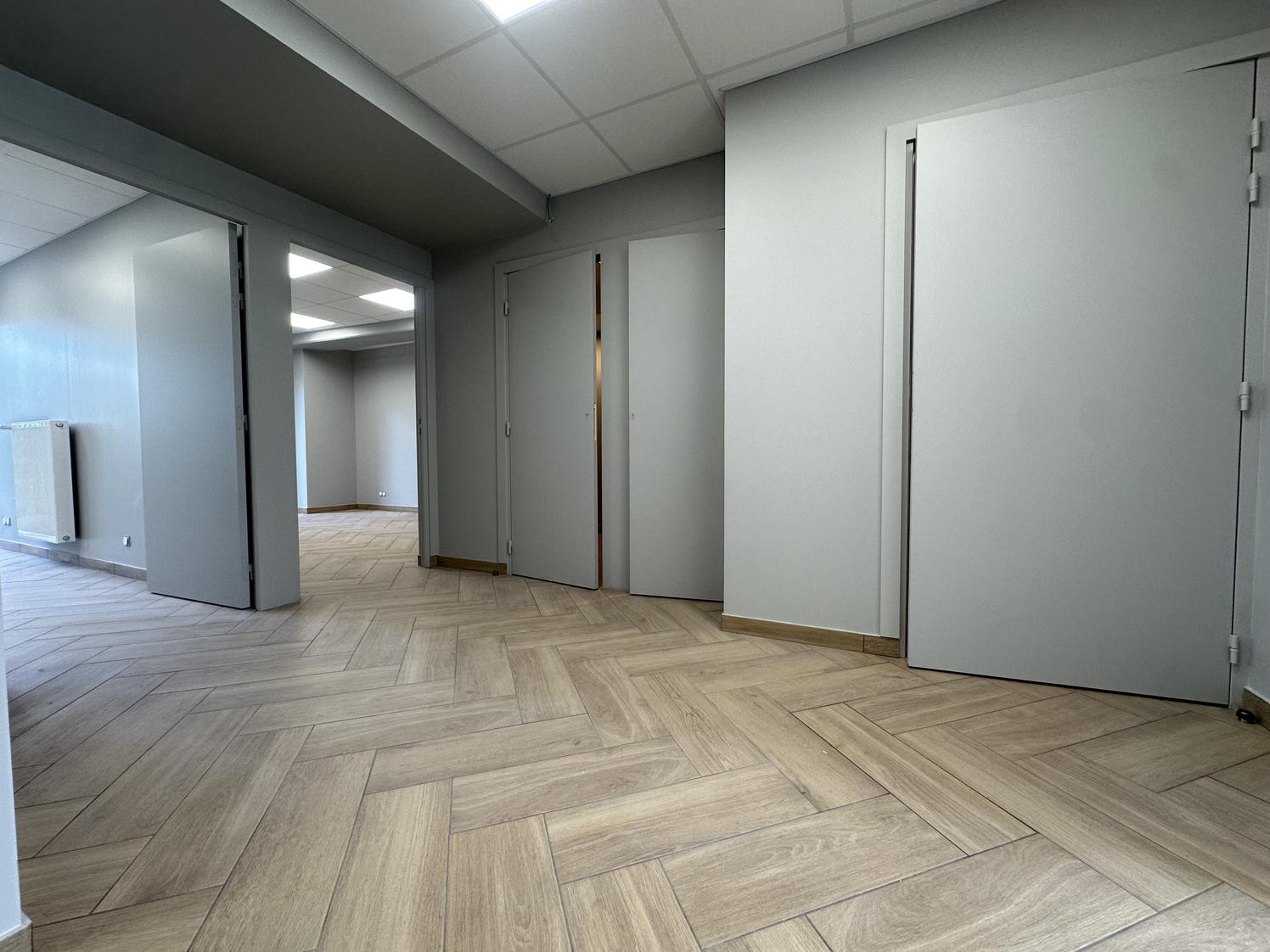 Local professionnel 80 m² indépendant — photo 2