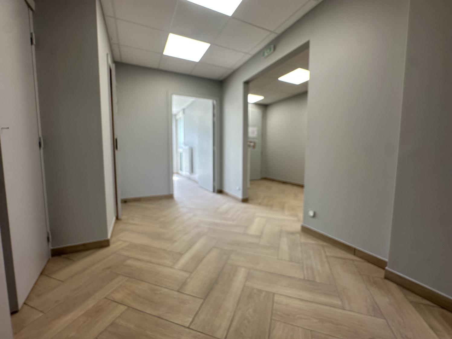 Local professionnel 80 m² indépendant — photo 4