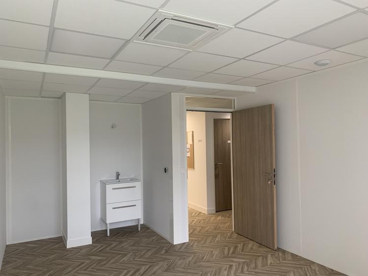 Deux locaux refaits à neuf en centre pluridisciplinaire, Nantes Ouest — photo 2
