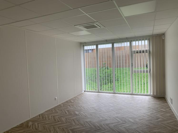 Deux locaux refaits à neuf en centre pluridisciplinaire, Nantes Ouest — photo 4
