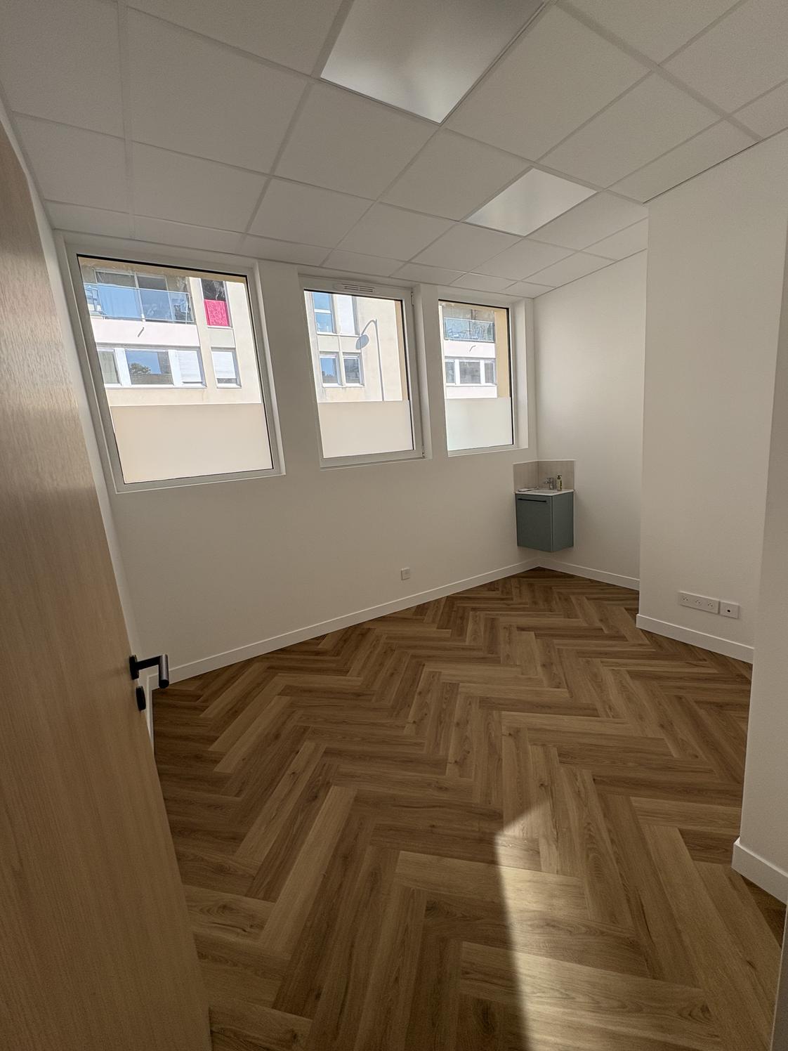 Trois salles de soins refaites à neuf, Confluence, Lyon 2e — photo 3