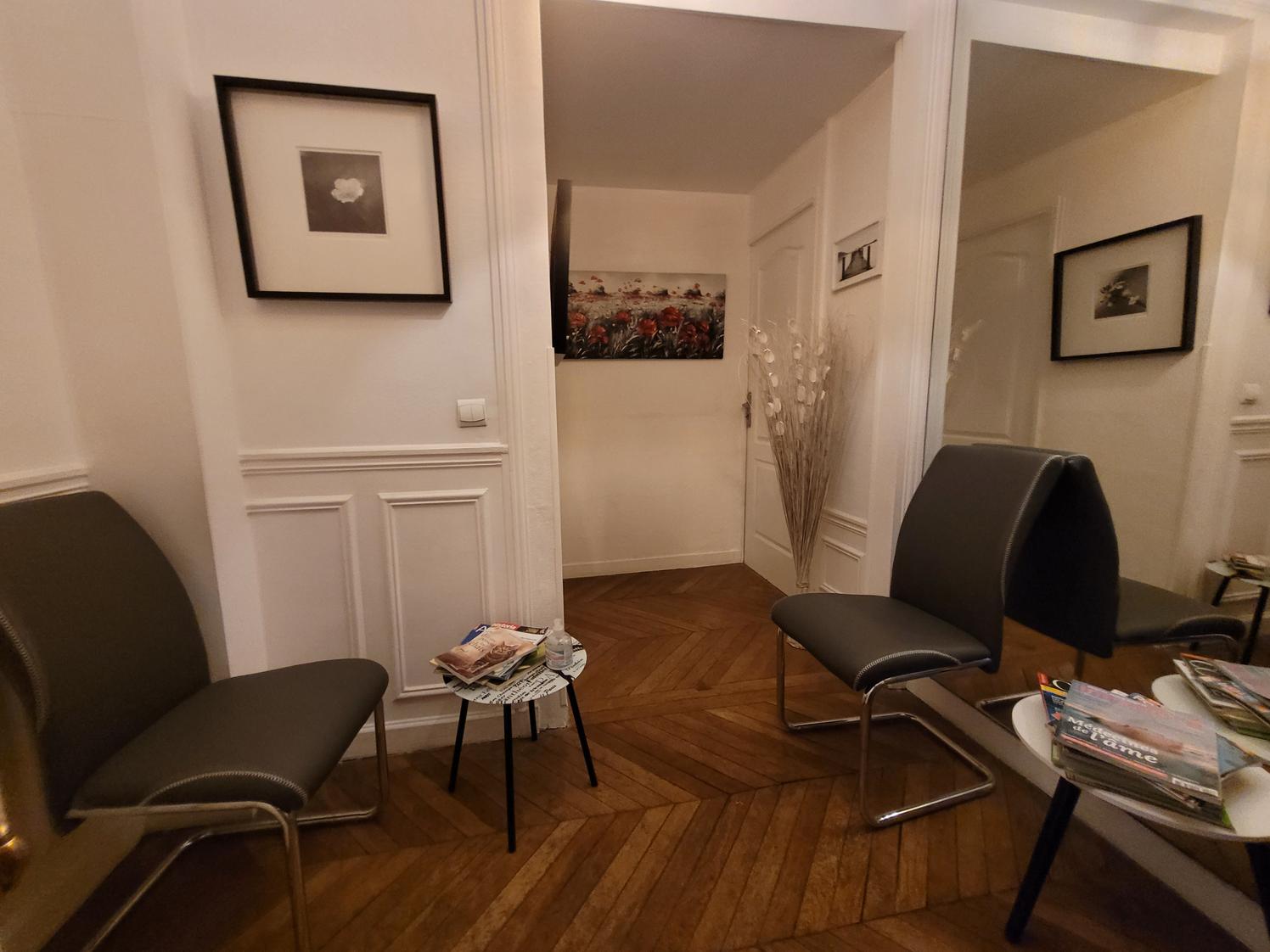 Pièce meublée de 17 m² près de la porte Maillot, Paris 17e — photo 4