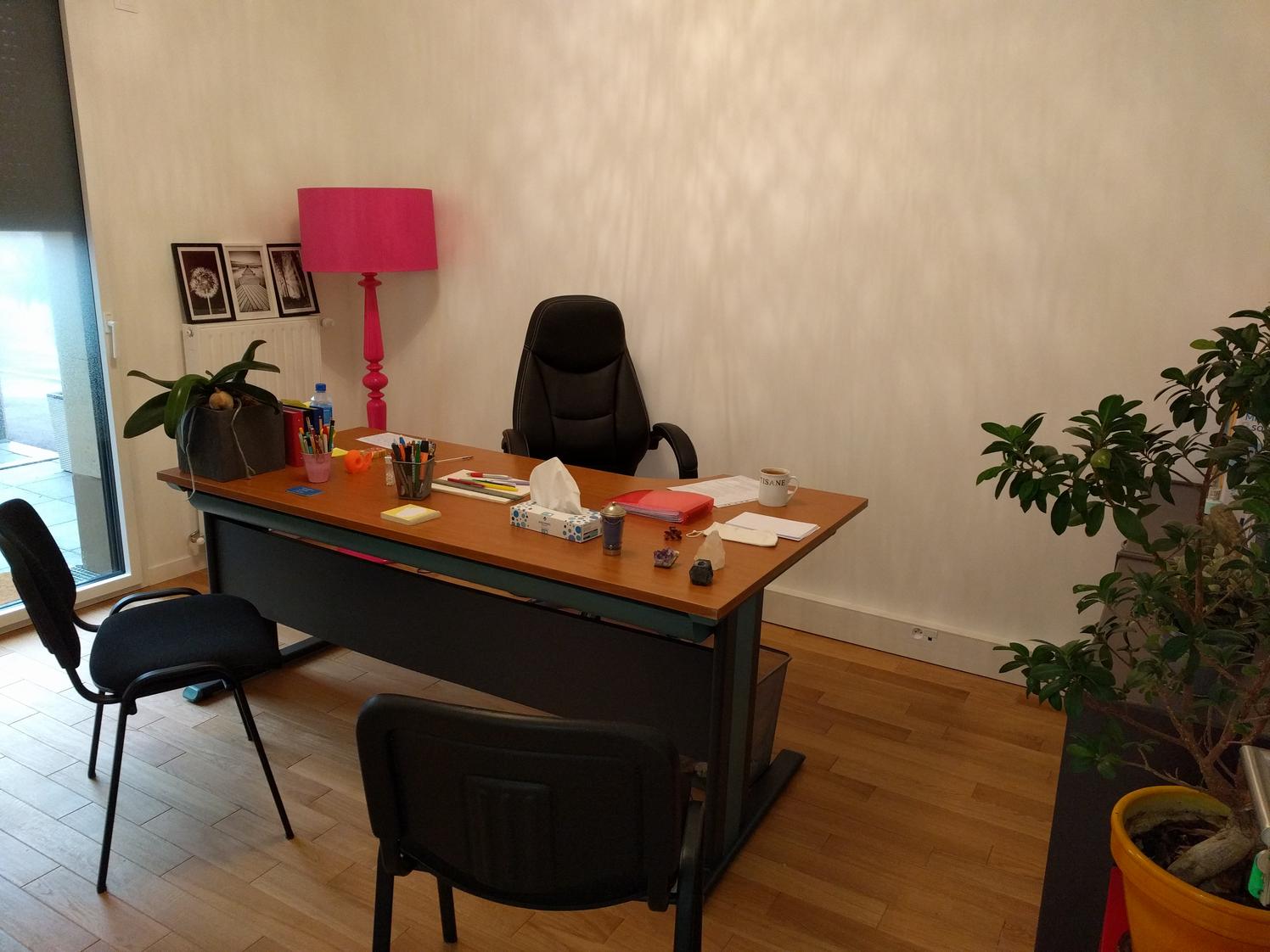 Salle de consultation dans cabinet pluri-disciplinaire à suresnes — photo 5