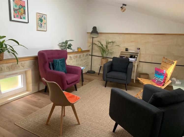 Bureau rénové de 20 m² dans un centre de soins, Créon — photo 5