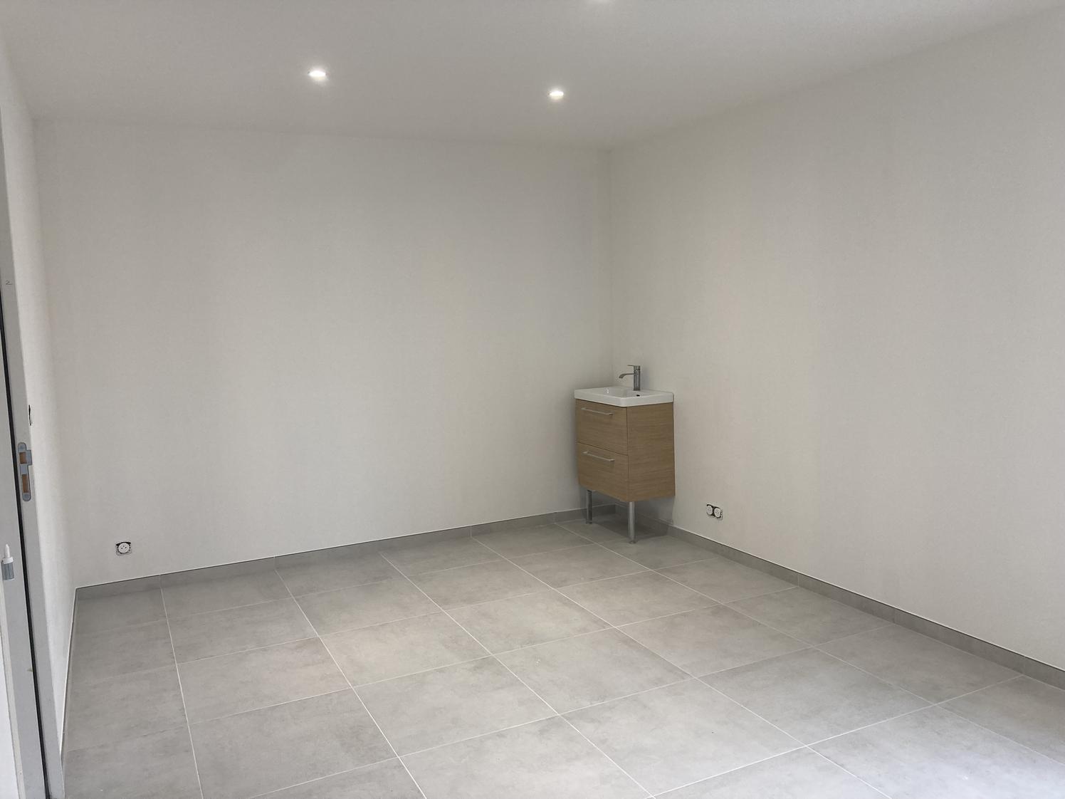 Bureau de 18 m² dans un pôle paramédical neuf, Bassens — photo 5