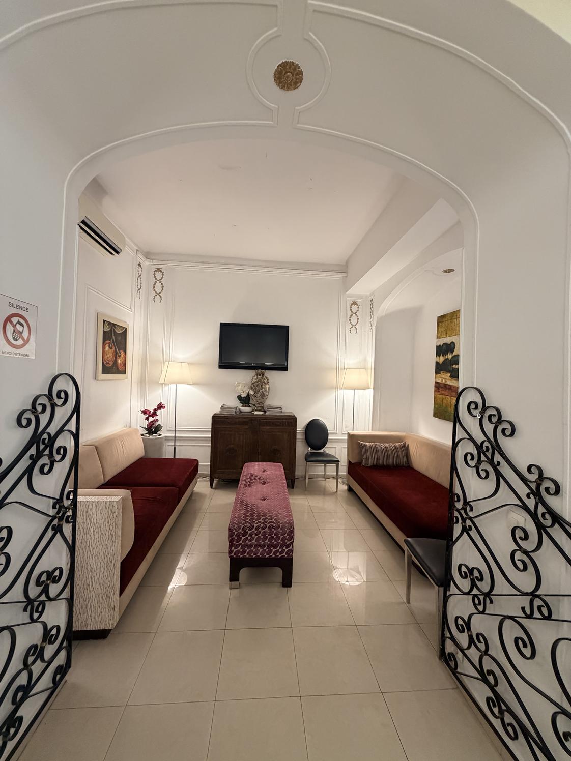 Bureau de 18 m² en rez-de-chaussée, immeuble classé, Nice — photo 2