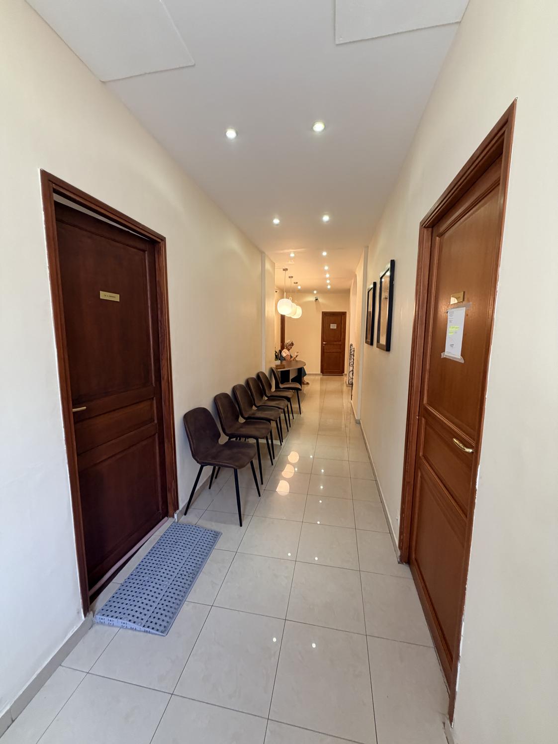 Bureau de 18 m² en rez-de-chaussée, immeuble classé, Nice — photo 4