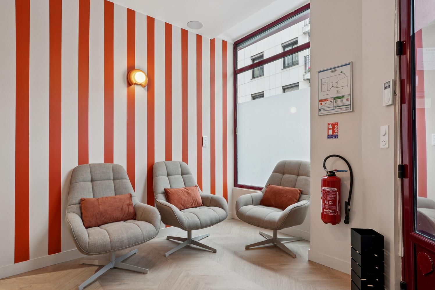 Centre pluridisciplinaire de 130 m² aux Batignolles, Paris 17e — photo 2