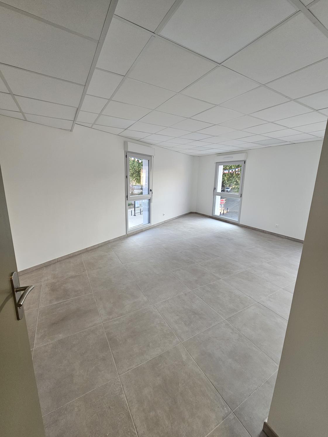Trois cabinets de 20 à 45 m² en centre de santé neuf, Gardanne — photo 3