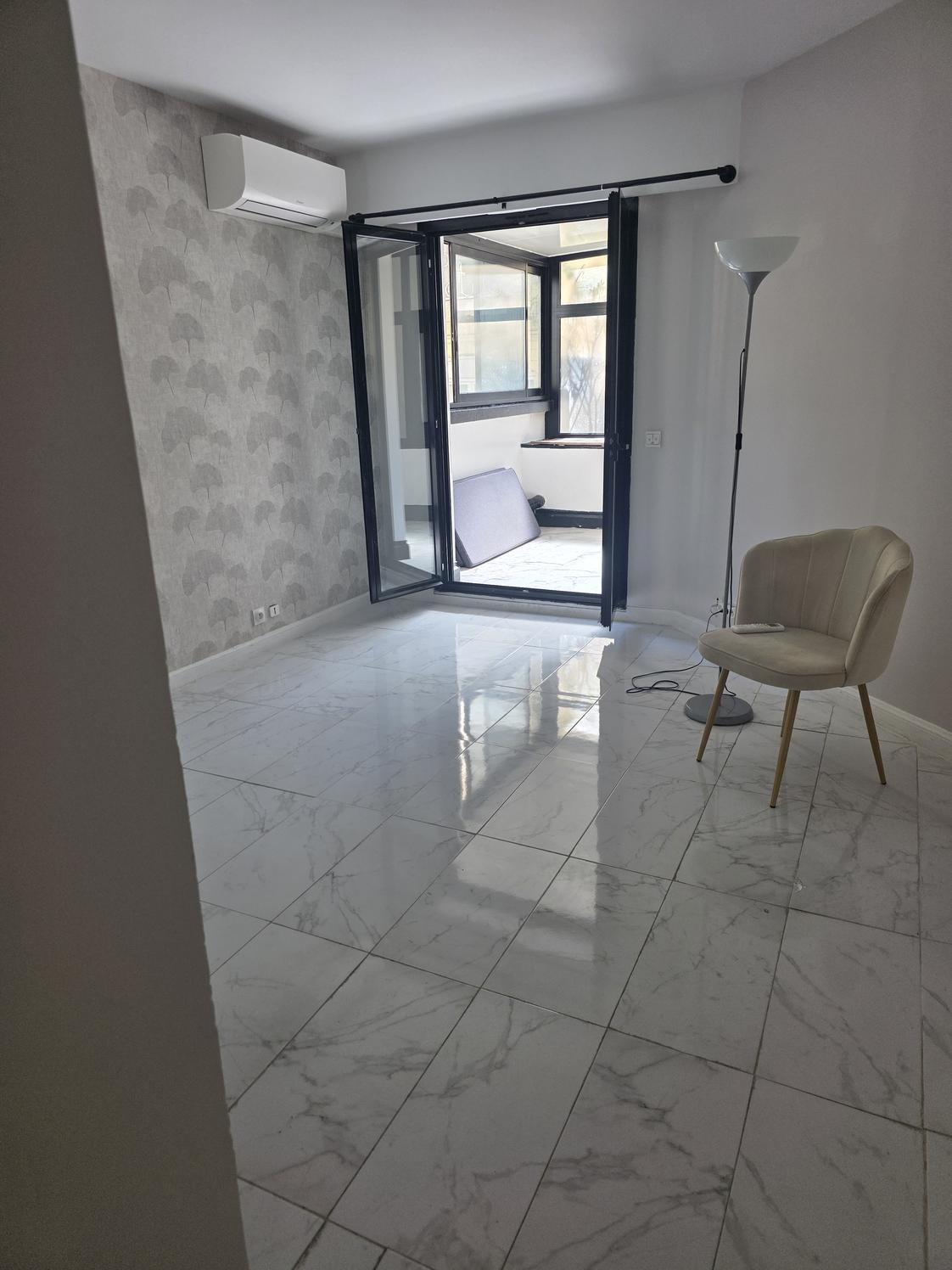 Cabinet haut de gamme de 73 m² rue d'Antibes, Cannes — photo 3