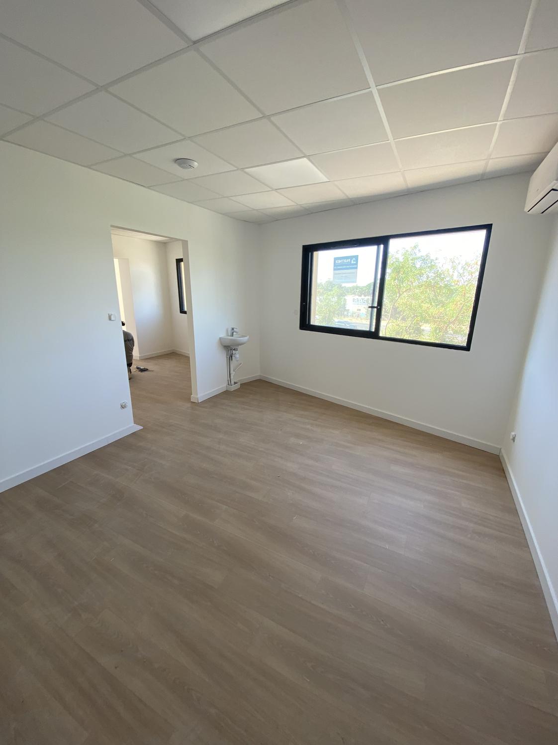 Local de 16 m² dans un pôle santé neuf, Juvignac — photo 5