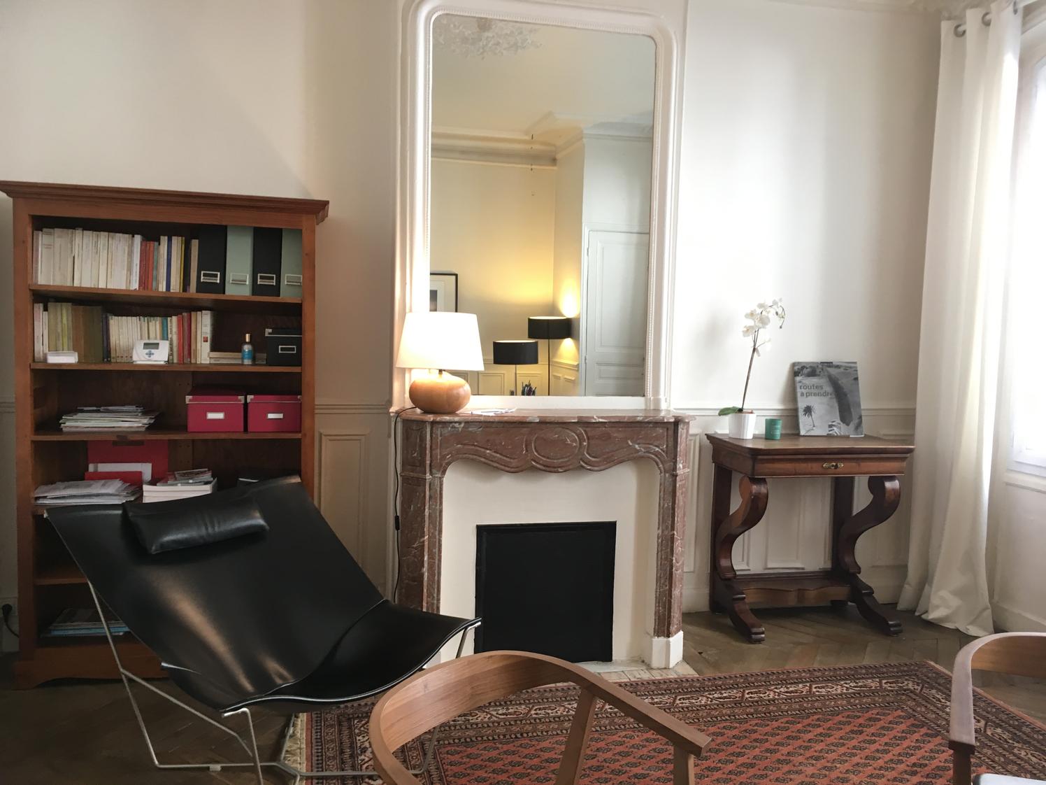 Salle de consultation meublée rue de Naples, Paris 8e — photo 4
