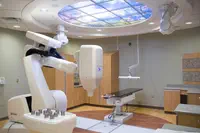 Radiothérapie : Le centre Léonard de Vinci  s’équipe du robot médical CYBERKNIFE.
