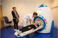 Le CHU Amiens-Picardie prépare les enfants à l’IRM dans son simulateur pédagogique