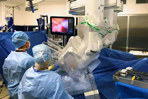 Le centre de chirurgie robotique des HCL s’offre un second robot pour la chirurgie colorectale et l’évaluation scientifique