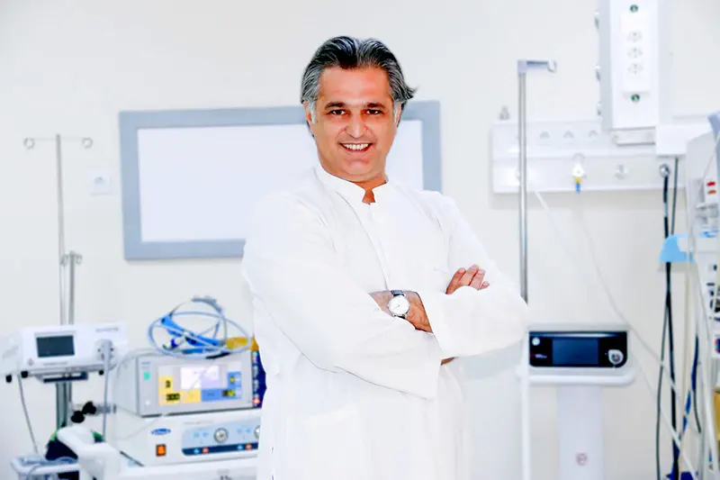 Le Docteur Volkan Arayıcı de l'IFSO révèle que 50 des adultes en