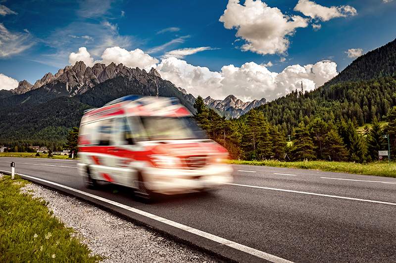 Les Ambulanciers Urgentistes En Premiere Ligne Sur Le Front De L Epidemie Du Covid 19