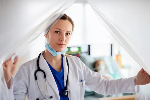 Masques #FFP2, surblouses, lunettes, #SHA : seuls 53 % des #médecins hospitaliers ont accès à un kit de protection complet face au #covid19