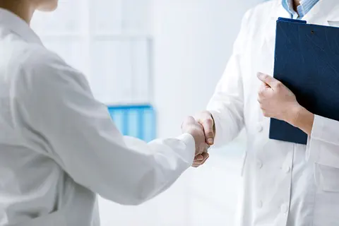 Ségur de la Santé : 8,1 milliards d’euros et 15 000 recrutements en faveur de l’hôpital public