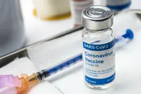 Les vaccins contre la COVID-19 testés sûrs et efficaces par des équipes chinoises et britanniques : The Lancet