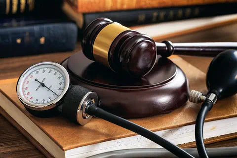 Droit des victimes de violence conjugale et secret médical : un texte à l’effet dévastateur pour les victimes et source d’incertitude pour les médecins.