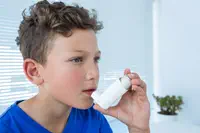 L’asthme et les allergies alimentaires durant l’enfance associés à un risque accru de SII, selon une nouvelle recherche de la Semaine de l’UEG