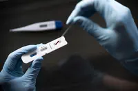BEC SARS-CoV-2, le nouveau test de dépistage aussi rapide, mais plus fiable qu’un test antigénique