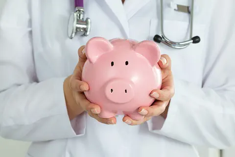 Vaccin anti-covid : la rémunération des médecins remplaçants alignée sur celle des titulaires