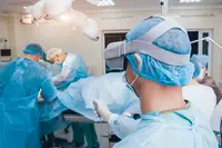 15 chirurgiens dotés du casque HoloLens 2 opèrent en réalité mixte dans 13 pays