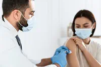 Primo-vaccination par les pharmaciens : « Les pharmacies ne sont pas des cabinets médicaux » s’insurge le SML