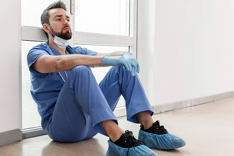 Dépression, burn-out, humiliation et harcèlement : plus que jamais, la santé mentale des futurs médecins est en danger !