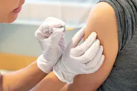 Vaccination : la HAS veut rendre autonomes les infirmiers, les pharmaciens et les sages-femmes