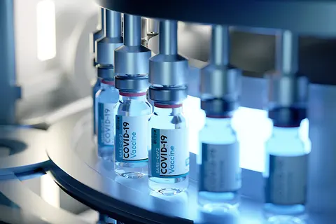 Vaccins Covid : l’OMC entérine la levée des brevets pendant 5 ans dans un accord en trompe l’œil pour la Santé publique