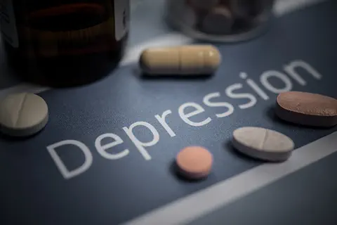 Dépression majeure : les médicaments font-ils mieux que le placebo ?