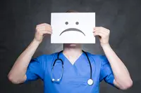 Plus de 98 % des professionnels de santé subissent une souffrance au travail