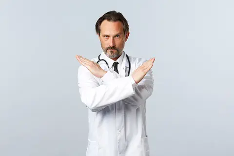 « les médecins ne peuvent être tenus responsables des politiques publiques » répond la CSMF à France Assos Santé