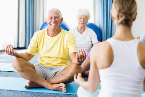 La pratique du Yoga a des effets positifs sur les indicateurs de longévité des séniors