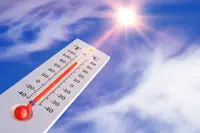 Canicule août 2025 : 100 passages quotidiens aux urgences pour iCanicule