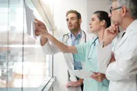 Emploi médical et paramédical : entre embellie et tensions persistantes à l’hôpital